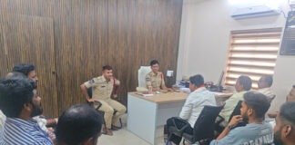 “ఆల్వాల్ పీఎస్లో ఎస్హెచ్ఓ ప్రశాంత్ ఆధ్వర్యంలో శాంతి కమిటీ మీటింగ్.|”