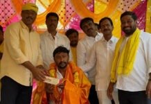 కార్యకర్తలే పార్టీకి ప్రాణం: రామాపురంలో సీనియర్లను సన్మానించిన మండిపల్లి.