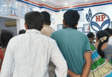 గ్యాస్ ఆఫీసు వద్ద జేబు దొంగల చేతివాటం