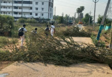 నిర్లక్ష్యానికి గురైన రోడ్డు అవస్తులు పడుతున్న స్థానికులు, విద్యార్థులు, రైతులు.