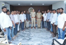 నకిలీ విలేఖరులకు చెక్.. క్యూఆర్ కోడ్ ‘ప్రెస్’ స్టిక్కర్లు.