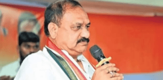 కేసీఆర్ను దగ్గర నుంచి చూస్తే కథేమిటో అర్థమవుతుంది: టీ పీసీసీ చీఫ్