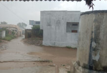 ఆకలా వర్షం ఉరుముల మెరుపులతో రాళ్ళ వర్షం