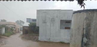 ఆకలా వర్షం ఉరుముల మెరుపులతో రాళ్ళ వర్షం