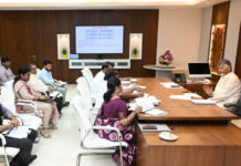 చంద్రబాబు రెవెన్యూ సమీక్ష: లక్షలాది కుటుంబాలకు వరాలు