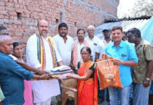 అగ్నిప్రమాద బాధితులను ఆర్థిక సాయం