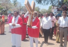 వేటపాలెంలో గుడ్ ఫ్రైడే ప్రార్థనలు: భక్తిశ్రద్ధలతో పరిశుద్ధ సిలువ మార్గ ధ్యానములు.