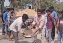 మదనపల్లె: రహదారి దుస్థితిపై స్థానికుల ఆగ్రహం.