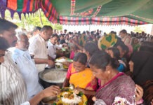 డా. మండిపల్లి లక్ష్మీ ప్రసాద్ రెడ్డి అన్నదాన కార్యక్రమంలో పాల్గొన్నారు