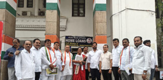 ఎంపీ Gaddam Vamsi Krishna హైదరాబాద్లో సమీక్ష సమావేశంలో పాల్గొన్నారు