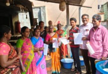 రెండు సెంట్లు, ఐదు లక్షల హామీని నెరవేర్చాలి.