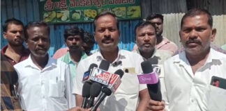 పుంగనూరులోఆలయ అంగడి గదుల కూల్చివేత భక్తుల ఆందోళన