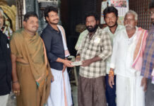 పోగొట్టుకున్న లక్ష రూపాయలు సొమ్ము తిరిగి ఇచ్చిన అర్చకులు సాయిరాం