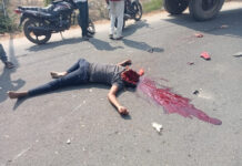 రోడ్డు ప్రమాదంలో యువకుడు మృతి మరొకరి పరిస్థితి విషమం