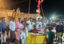 నందవరం మండల కేంద్రంలోని కూటమి నాయకులు CBN జన్మదిన వేడుకలు నిర్వహించడం జరిగింది.