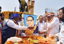 మంచిర్యాల ఐబీ చౌరస్తా లోని అంబేద్కర్ విగ్రహనికి నివాళులు అర్పించిన ఎంమ్మెల్యే