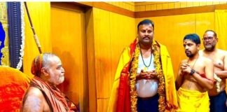 కంచి కామకోటి పీఠాధిపతులు ఆశీస్సులు పొందిన మంత్రి