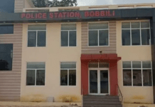 ట్రాక్టర్పై నుంచి జారిపడి యువకుడు మృతి