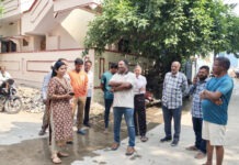 దినకర్ నగర్లో పౌర సమస్యలపై మాజీ కార్పొరేటర్ సందర్శన .|