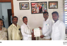 సీఎం ఆర్ ఎఫ్ చెక్కుల పంపిణీ