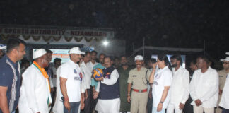 నిజామాబాద్:ప్రీమియర్ లీగ్ క్రీడా పోటీలు