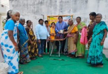 పేద కుటుంబాలకు వాసవి వృద్ధాప్య పెన్షన్ పంపిణీ