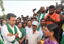 నర్సంపేట వ్యవసాయ మార్కెట్లో కేటీఆర్ పర్యటన చేయడం జరిగింది రైతులను వాళ్ళ సమస్యలను అడిగి తెలుసుకోవడం జరిగింది….