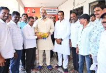 బొకేలు వద్దు.. నోట్బుక్స్ ముద్దు!