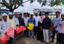చిరువ్యాపారులకు టీడీపీ అండ: ఉచిత టార్పాలిన్ పంపిణీ