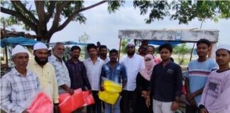 చిరువ్యాపారులకు టీడీపీ అండ: ఉచిత టార్పాలిన్ పంపిణీ