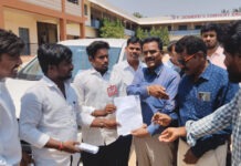 విద్యా సంఘాల నాయకులు అడ్డుకోవడం జరిగింది