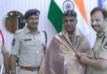 రౌడీ షీటర్ను అడ్డుకున్న ఆటో డ్రైవర్.. సన్మానించిన సీపీ సజ్జనార్