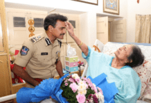 నన్ను డీజీపీగా చూడాలన్న కోరికే అమ్మను బతికించింది: సీవీ ఆనంద్ భావోద్వేగం
