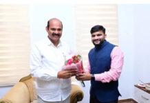 రాష్ట్ర మంత్రిని మర్యాదపూర్వకంగా కలిసిన జాయింట్ కలెక్టర్.