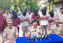 నిమ్మలపల్లెలో ఐపీఎల్ బెట్టింగ్ ముఠా అరెస్ట్.