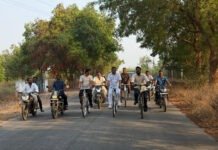 సైకిల్ పై ప్రయాణించిన ఆలేరు ఎమ్మెల్యే