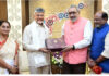 సీఎం చంద్రబాబుతో కేంద్ర మంత్రి భేటీ: ఏపీ జౌళి రంగానికి ఊతం