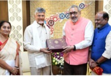 సీఎం చంద్రబాబుతో కేంద్ర మంత్రి భేటీ: ఏపీ జౌళి రంగానికి ఊతం