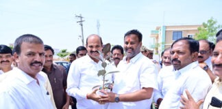మంత్రుల కలయిక: పార్థసారథి గారికి రాంప్రసాద్ రెడ్డి ఘన స్వాగతం!
