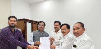మంత్రి వివేక్ వెంకటస్వామి ని కలిసిన నేతకానీ సంఘం నాయకులు