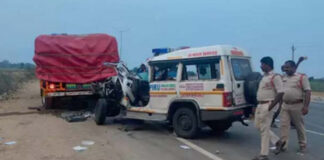 తిరుపతి జిల్లాలో ఘోర రోడ్డు ప్రమాదం .. నలుగురి దుర్మరణం.