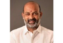 “POCSO కేసు: కుమారుడిని విచారణకు అప్పగించిన బండి సంజయ్”|