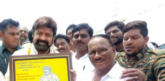 ఢిల్లీలో బాలకృష్ణకు 111 చిత్రాల మాలిక అందజేసిన అభిమానులు|