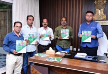 మదనపల్లి: ప్రకృతి వ్యవసాయ కరదీపికల ఆవిష్కరణ.