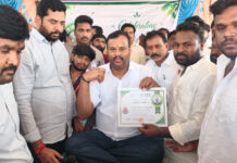 రక్తదానం చేసి సేవాస్ఫూర్తి చాటుకున్న మంత్రి రాంప్రసాద్ రెడ్డి