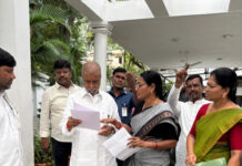 జైనూర్ ఆసుపత్రిని 40 పడకలుగా మార్చాలి: మంత్రికి ఆత్రం సుగుణక్క వినతి