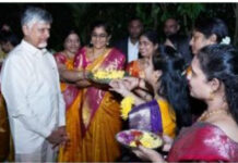 రెండు రోజులు పర్యటనలో భాగంగా సింగపూర్ చేరుకున్న సీఎం చంద్రబాబు