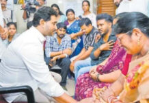 స్టీల్ ప్లాంట్ బాధితులకు కోటి ఇవ్వాలి: జగన్ డిమాండ్