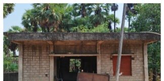 అధికారుల నిర్లక్ష్యం: ప్రారంభానికి ముందే అంగన్వాడీ భవనం శిథిలం!