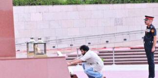 జాతీయ యుద్ధ స్మారకం వద్ద అమర జవాన్లకు పవన్ నివాళి.|